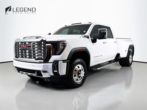 Used 2025 GMC Sierra 3500 Denali w/ Technology Package AWD/4WD image 1