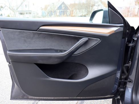 Used 2023 Tesla Model Y Long Range image 24