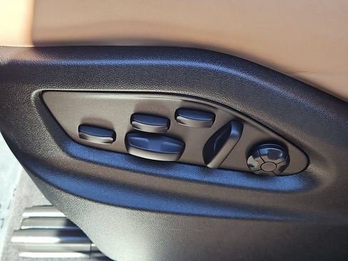 Certified 2025 Porsche Cayenne E-Hybrid AWD/4WD image 29