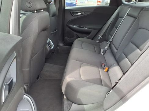 Used 2025 Chevrolet Malibu LT FWD image 13