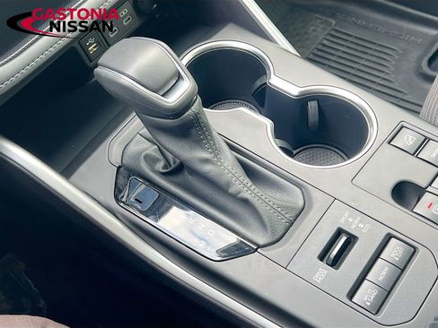 Used 2024 Toyota Highlander LE image 21