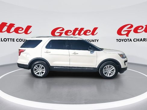 Used 2018 Ford Explorer XLT w/ Equipment Group 202A image 9