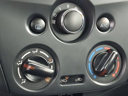 Used 2015 Nissan Versa S Plus image 17