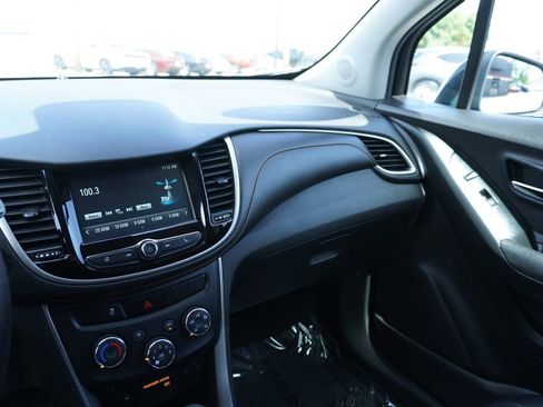 Used 2017 Chevrolet Trax LT w/ LT Convenience Package FWD image 19