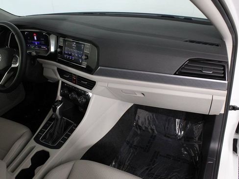 Used 2024 Volkswagen Jetta SE image 9