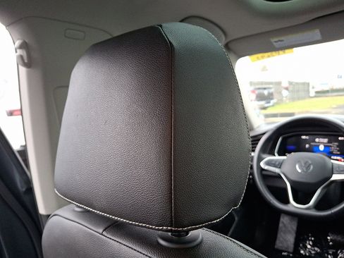 Used 2024 Volkswagen Jetta SE image 9