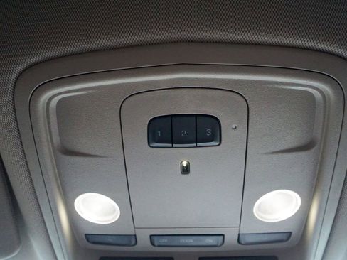 Used 2018 Cadillac XTS Luxury image 25