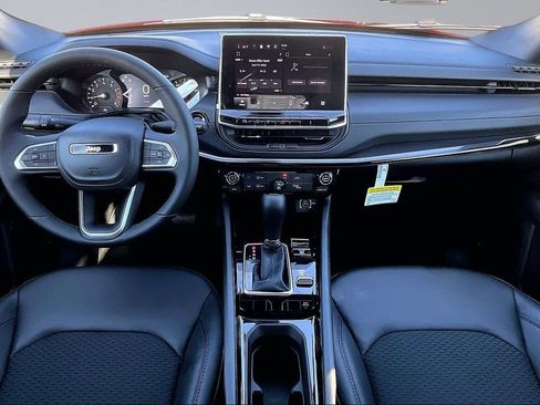 New 2026 Jeep Compass Latitude image 9