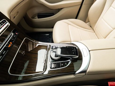 Used 2018 Mercedes-Benz GLC 300 4MATIC image 45