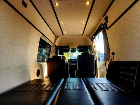 Used 2019 Mercedes-Benz Sprinter 2500 w/ Premium Plus Package image 38