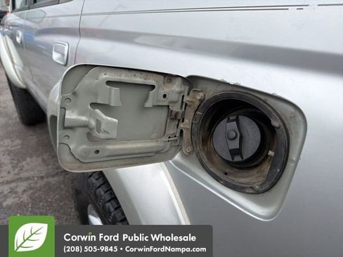 Used 2000 Toyota 4Runner SR5 image 10