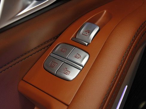 Used 2024 BMW ALPINA XB7 AWD/4WD image 32