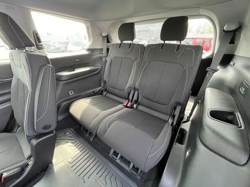 Used 2023 Jeep Grand Cherokee L Laredo w/ Luxury Tech Group I image 19