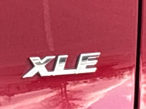 Used 2022 Toyota RAV4 XLE w/ Convenience Package image 22