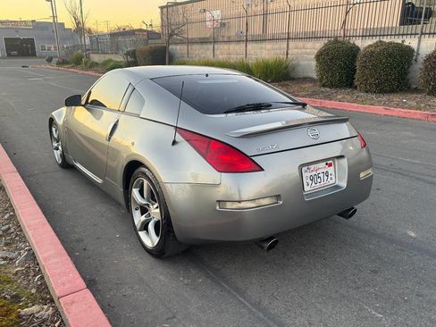 Used 2005 Nissan 350Z 35th Anniversary Edition w/ (N93) Cargo Convenience Pkg image 3