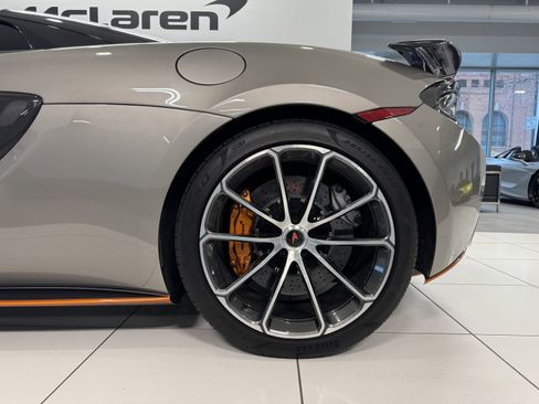 Used 2018 McLaren 570S Spider image 22