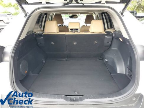 Used 2020 Toyota RAV4 Limited FWD image 10