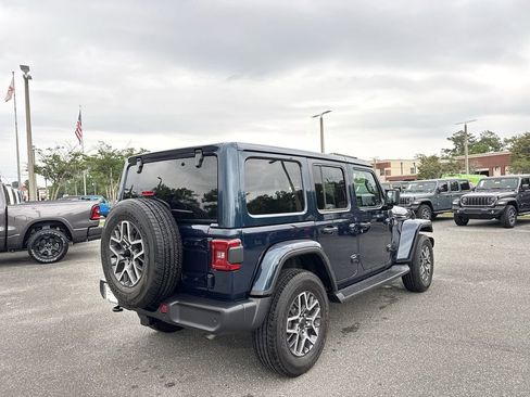 Used 2025 Jeep Wrangler Unlimited Sahara w/ Safety Group AWD/4WD image 3