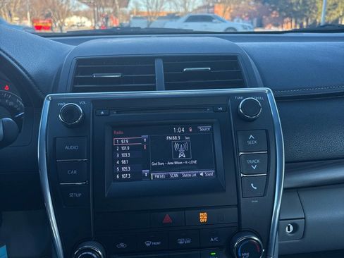 Used 2015 Toyota Camry LE image 17