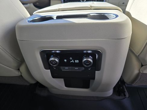 Used 2025 GMC Yukon Denali image 14
