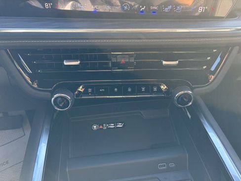 New 2026 Chevrolet Suburban Premier image 17