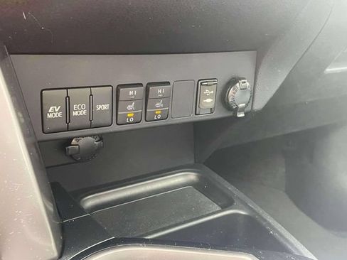 Used 2017 Toyota RAV4 Limited w/ Carpet Mat Package AWD/4WD image 32