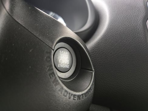 Certified 2018 Jeep Renegade Latitude w/ Cold Weather Group image 25