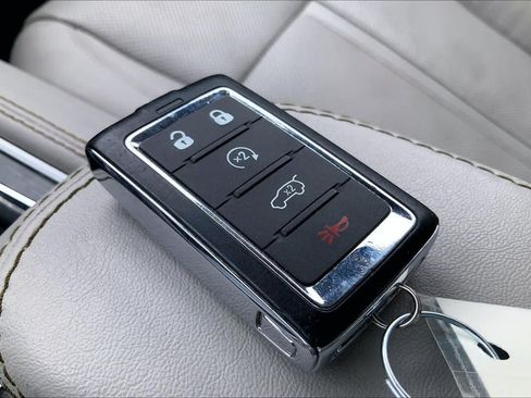 Used 2024 Jeep Wagoneer Series II w/ Flexible Seating Group RWD image 15