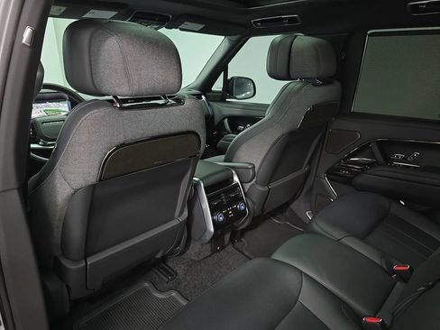 Used 2025 Land Rover Range Rover SV AWD/4WD image 27