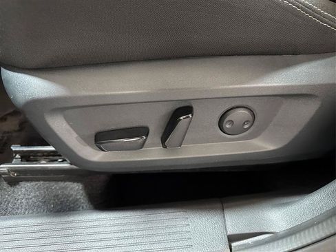 Used 2025 Nissan Rogue SV AWD/4WD image 19