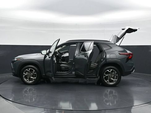 Used 2025 Chevrolet Trax LT FWD image 50