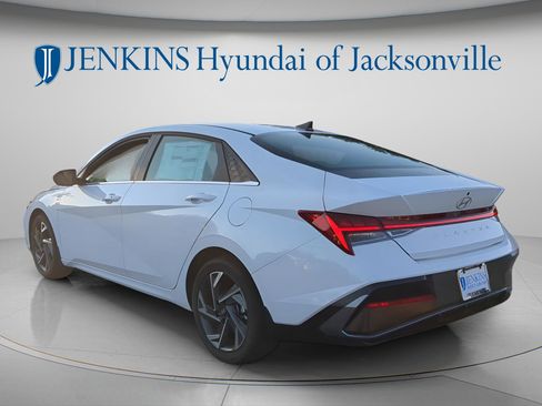 New 2025 Hyundai Elantra SEL FWD image 5