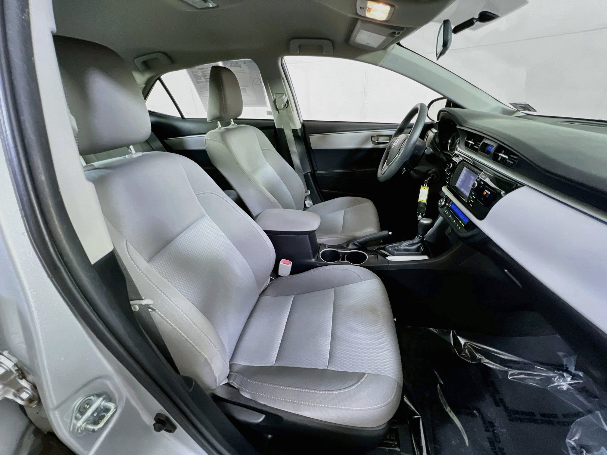 Used 2016 Toyota Corolla LE FWD image 25