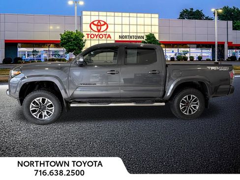 Used 2020 Toyota Tacoma TRD Sport w/ Technology Package image 2