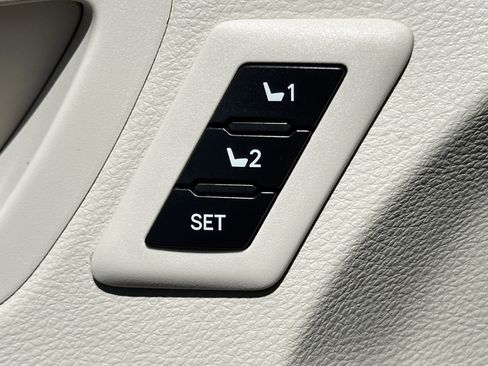 Used 2021 Toyota Sienna Platinum FWD image 49