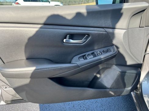 Used 2022 Nissan Sentra SV image 11