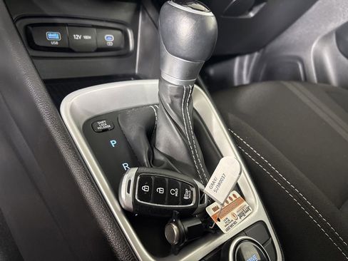 Used 2025 Hyundai Venue SEL FWD image 19