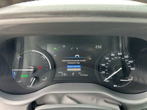 Used 2025 Toyota Sienna XLE image 10