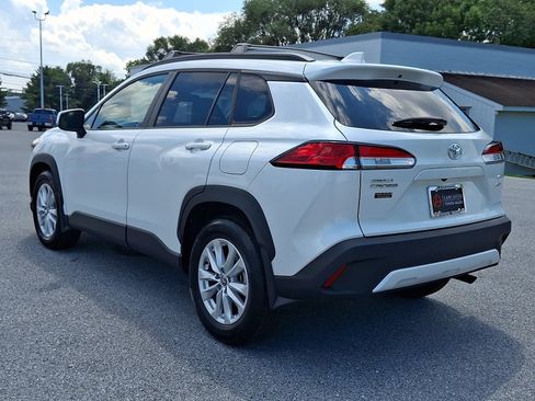 Certified 2022 Toyota Corolla Cross LE w/ Moonroof Package AWD/4WD image 5