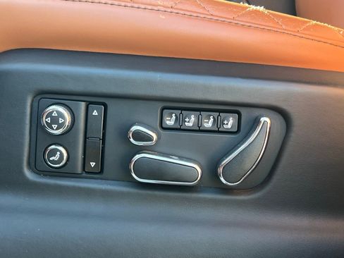 Used 2019 Bentley Bentayga image 29