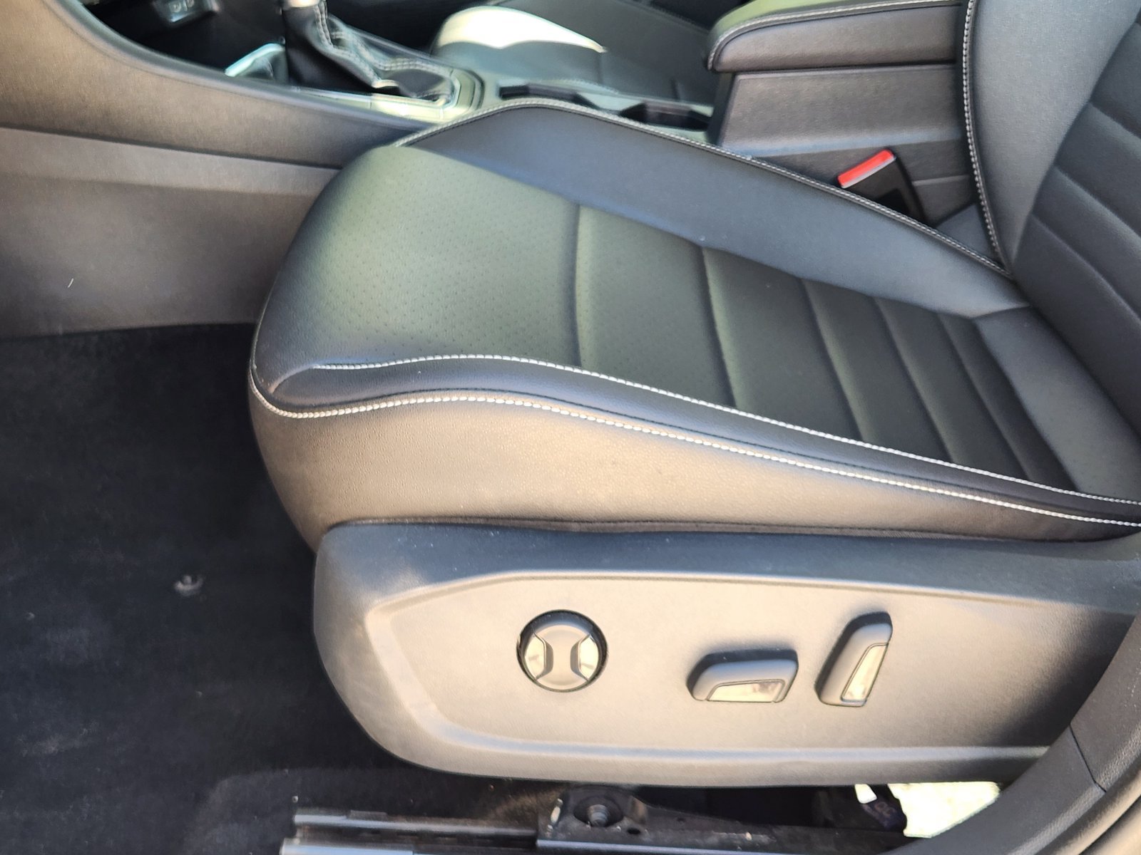 Used 2024 Volkswagen Jetta SE FWD image 28
