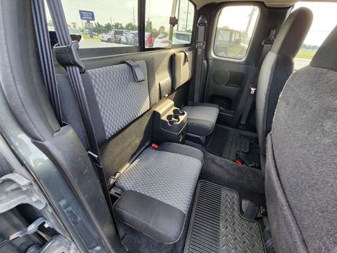 Used 2010 GMC Canyon SLE RWD image 17
