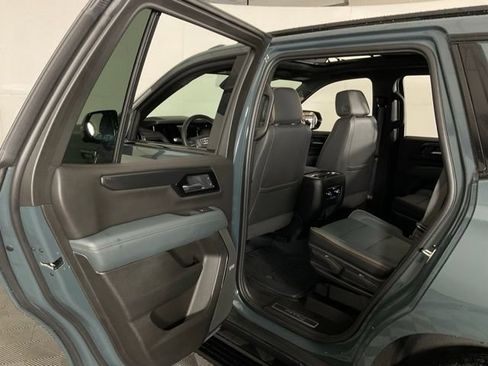 Used 2025 GMC Yukon AT4 w/ AT4 Premium Package AWD/4WD image 39