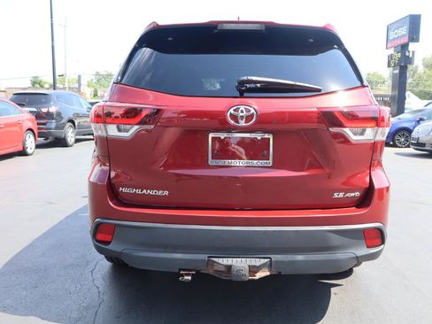Used 2019 Toyota Highlander SE AWD/4WD image 4
