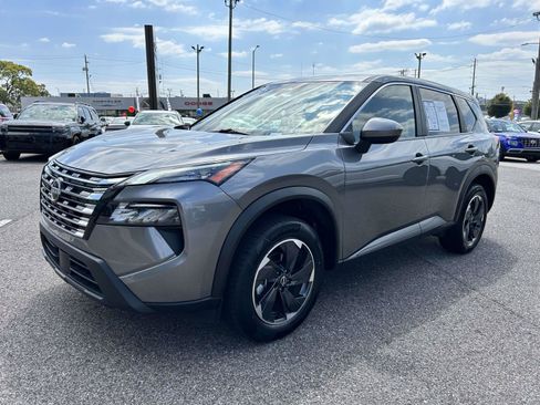 Used 2025 Nissan Rogue SV AWD/4WD image 5
