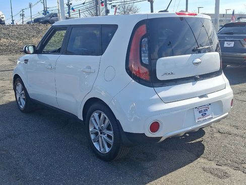 Used 2018 Kia Soul + image 6