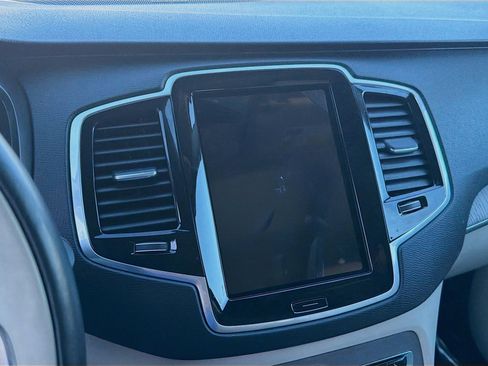 Used 2023 Volvo XC90 B6 Plus w/ Protection Package Premier image 12