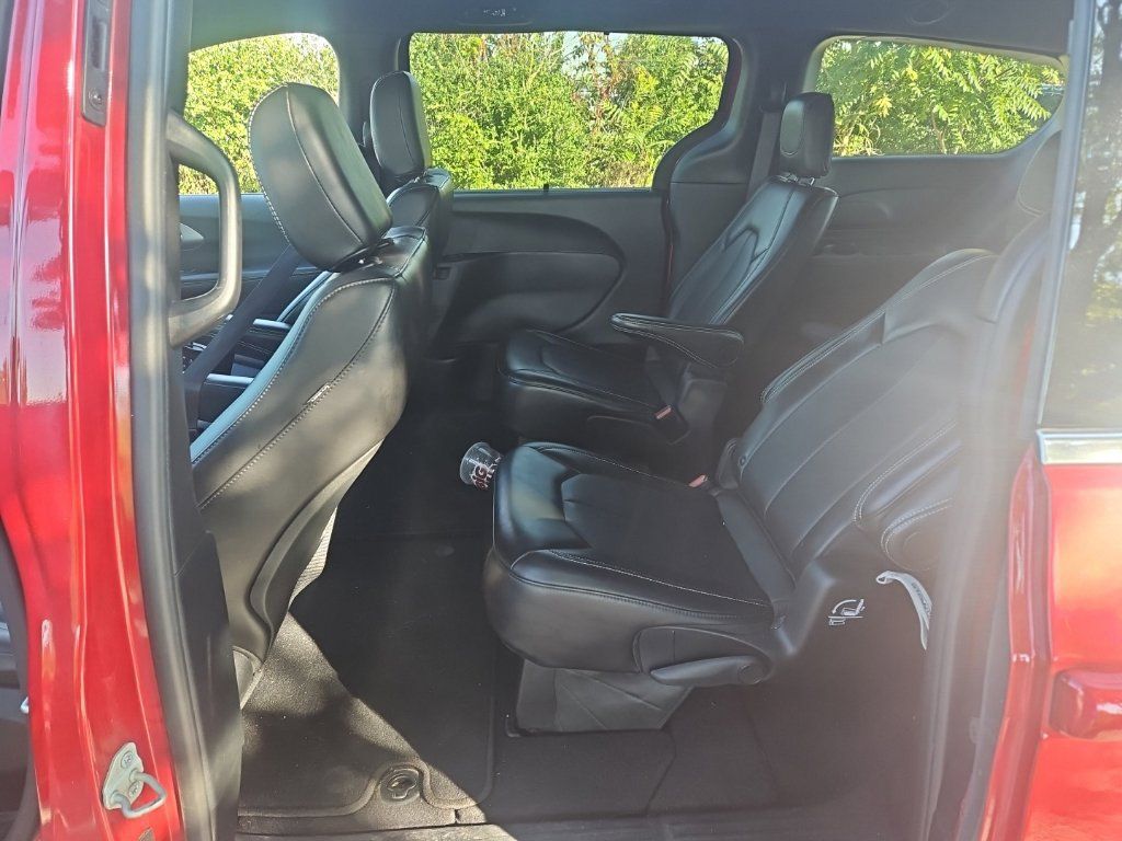 Used 2025 Chrysler Pacifica Select FWD image 7
