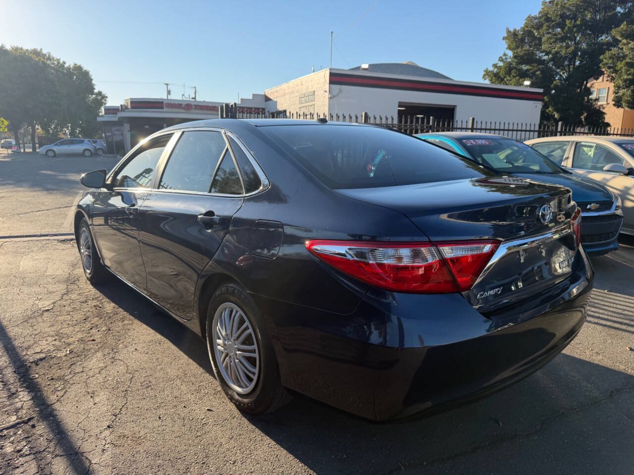 Used 2015 Toyota Camry LE FWD image 6