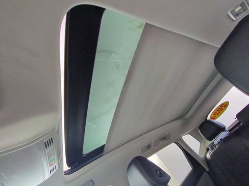 Used 2024 Volkswagen Taos SE FWD image 23